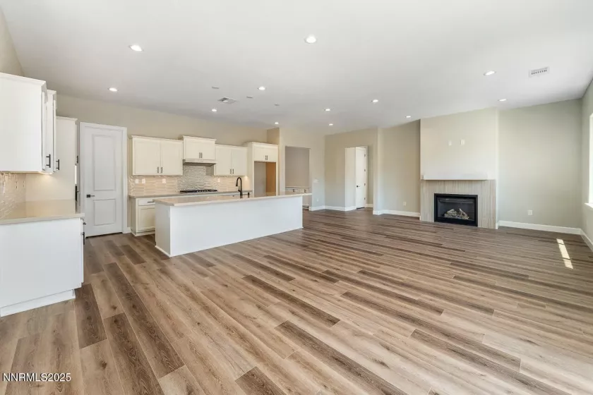 186 Commodore, Verdi, Nevada 89439, 3 Bedrooms Bedrooms, ,3 BathroomsBathrooms,Residential,Residential,Commodore,240011262