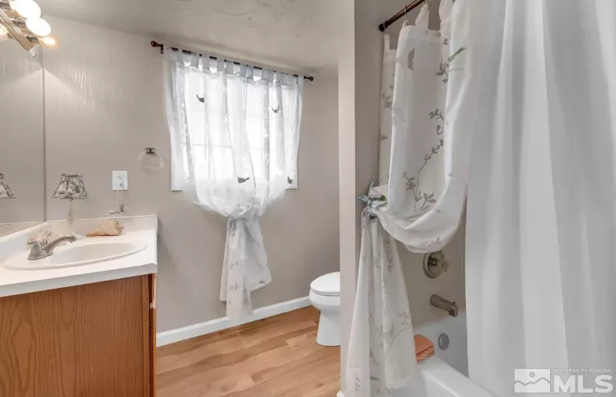990 Riverview, Gardnerville, Nevada 89460, 5 Bedrooms Bedrooms, ,3 BathroomsBathrooms,Residential,Residential,Riverview,250006071
