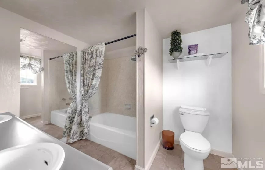 990 Riverview, Gardnerville, Nevada 89460, 5 Bedrooms Bedrooms, ,3 BathroomsBathrooms,Residential,Residential,Riverview,250006071