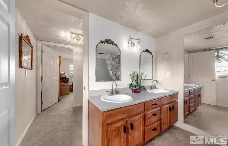 990 Riverview, Gardnerville, Nevada 89460, 5 Bedrooms Bedrooms, ,3 BathroomsBathrooms,Residential,Residential,Riverview,250006071