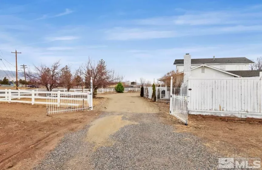 990 Riverview, Gardnerville, Nevada 89460, 5 Bedrooms Bedrooms, ,3 BathroomsBathrooms,Residential,Residential,Riverview,250006071