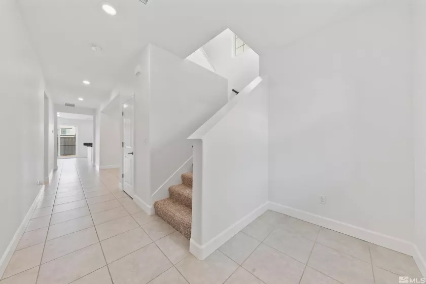 Entry/Foyer