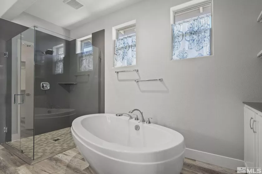 2738 Kettle, Sparks, Nevada 89436, 4 Bedrooms Bedrooms, ,3 BathroomsBathrooms,Residential,Residential,Kettle,250000316