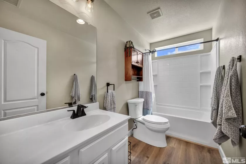 485 Sondrio, Reno, Nevada 89521, 4 Bedrooms Bedrooms, ,3 BathroomsBathrooms,Residential,Residential,Sondrio,250004390