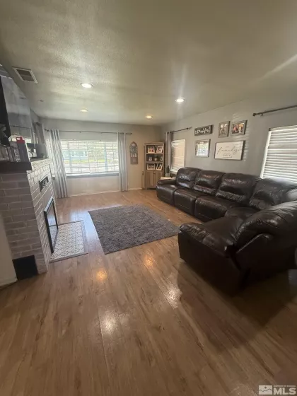 1645 Central, Lovelock, Nevada 89419, 4 Bedrooms Bedrooms, ,2 BathroomsBathrooms,Residential,Residential,Central,250005985