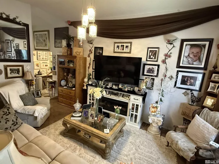 930 Glen Meadow, Sparks, Nevada 89434, 3 Bedrooms Bedrooms, ,2 BathroomsBathrooms,Residential,Residential,Glen Meadow,250006101