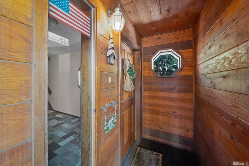 Entry/Foyer