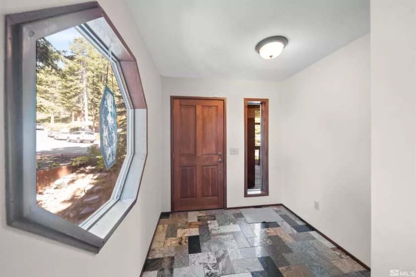 Entry/Foyer