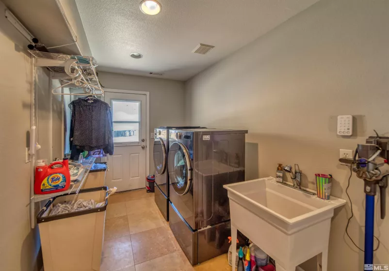 5365 Eastlake, Washoe Valley, Nevada 89704, 5 Bedrooms Bedrooms, ,4 BathroomsBathrooms,Residential,Residential,Eastlake,250006114