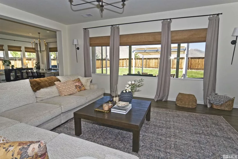 145 Horizon, Sparks, Nevada 89441, 4 Bedrooms Bedrooms, ,3 BathroomsBathrooms,Residential,Residential,Horizon,250006172