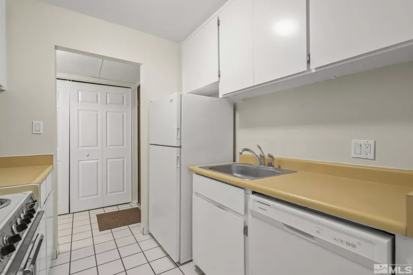 2955 Lakeside, Reno, Nevada 89509, 2 Bedrooms Bedrooms, ,2 BathroomsBathrooms,Residential,Residential,Lakeside,240015657