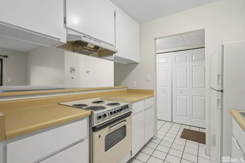 2955 Lakeside, Reno, Nevada 89509, 2 Bedrooms Bedrooms, ,2 BathroomsBathrooms,Residential,Residential,Lakeside,240015657