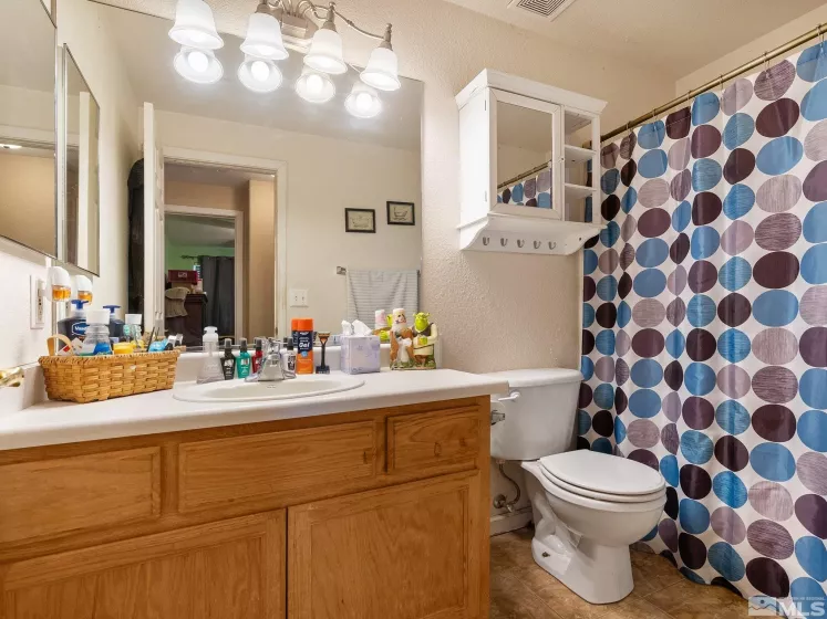 675 Jennys, Fernley, Nevada 89408, 3 Bedrooms Bedrooms, ,2 BathroomsBathrooms,Residential,Residential,Jennys,240015239