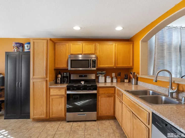 675 Jennys, Fernley, Nevada 89408, 3 Bedrooms Bedrooms, ,2 BathroomsBathrooms,Residential,Residential,Jennys,240015239