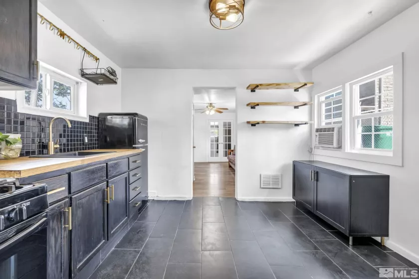 355 Wells, Reno, Nevada 89502, 2 Bedrooms Bedrooms, ,2 BathroomsBathrooms,Residential,Residential,Wells,250006144