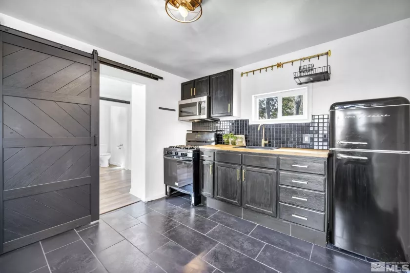 355 Wells, Reno, Nevada 89502, 2 Bedrooms Bedrooms, ,2 BathroomsBathrooms,Residential,Residential,Wells,250006144