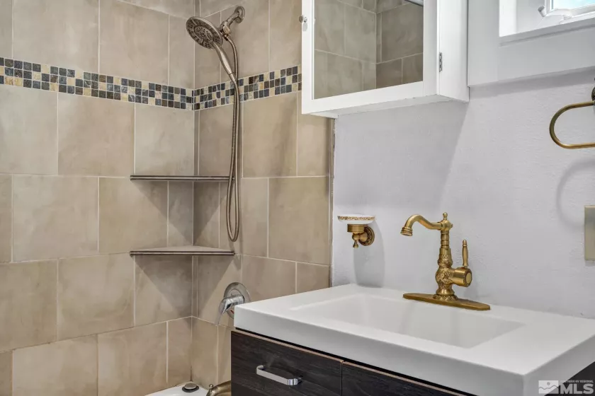 355 Wells, Reno, Nevada 89502, 2 Bedrooms Bedrooms, ,2 BathroomsBathrooms,Residential,Residential,Wells,250006144