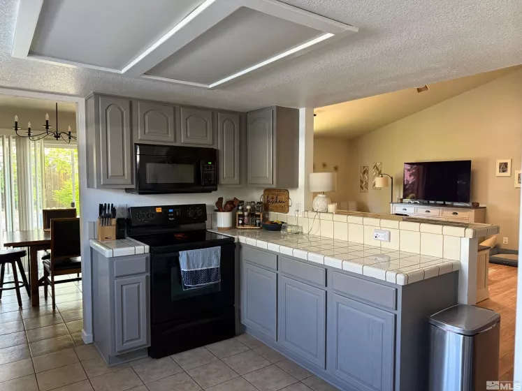 980 Sunview, Carson City, Nevada 89705, 3 Bedrooms Bedrooms, ,2 BathroomsBathrooms,Residential,Residential,Sunview,250006154
