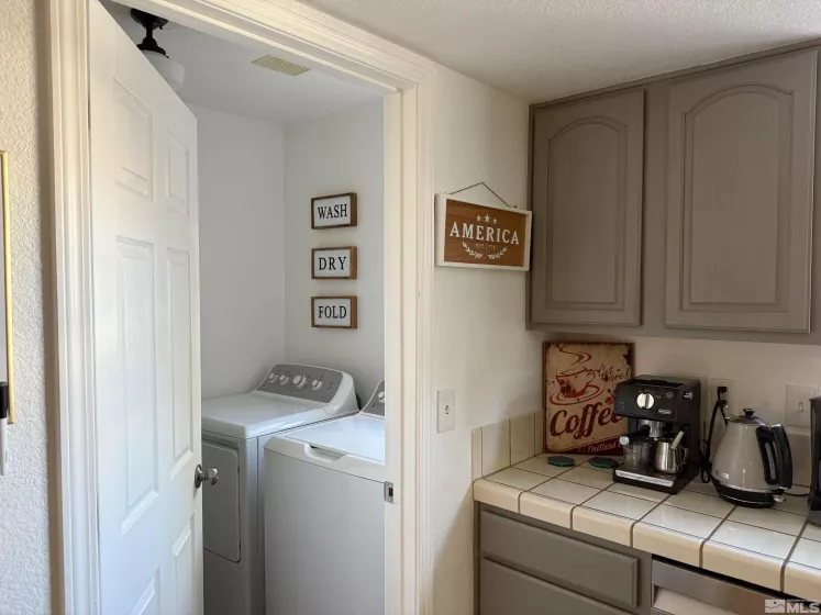 980 Sunview, Carson City, Nevada 89705, 3 Bedrooms Bedrooms, ,2 BathroomsBathrooms,Residential,Residential,Sunview,250006154