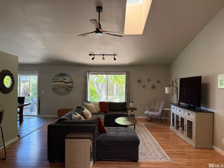 980 Sunview, Carson City, Nevada 89705, 3 Bedrooms Bedrooms, ,2 BathroomsBathrooms,Residential,Residential,Sunview,250006154