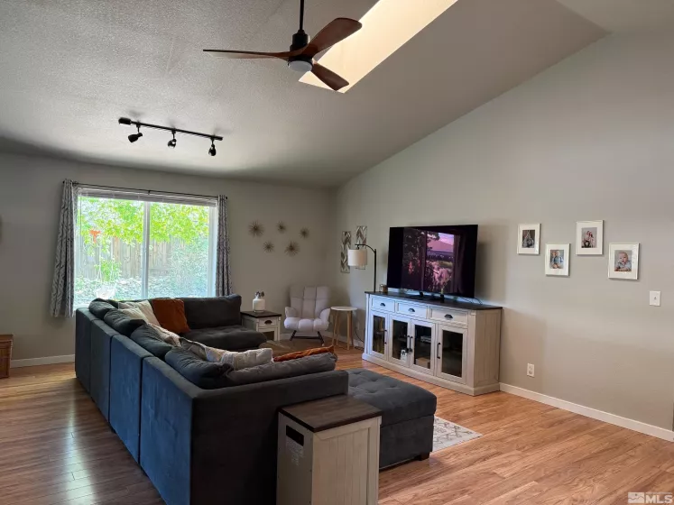 980 Sunview, Carson City, Nevada 89705, 3 Bedrooms Bedrooms, ,2 BathroomsBathrooms,Residential,Residential,Sunview,250006154