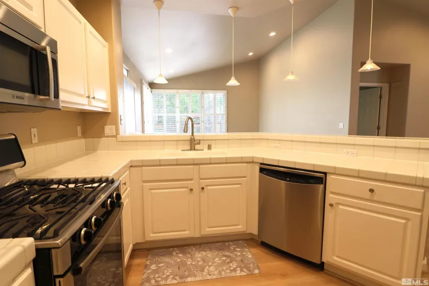690 Caughlin, Reno, Nevada 89519, 2 Bedrooms Bedrooms, ,2 BathroomsBathrooms,Residential Lease,Manufactured,Caughlin,250006163