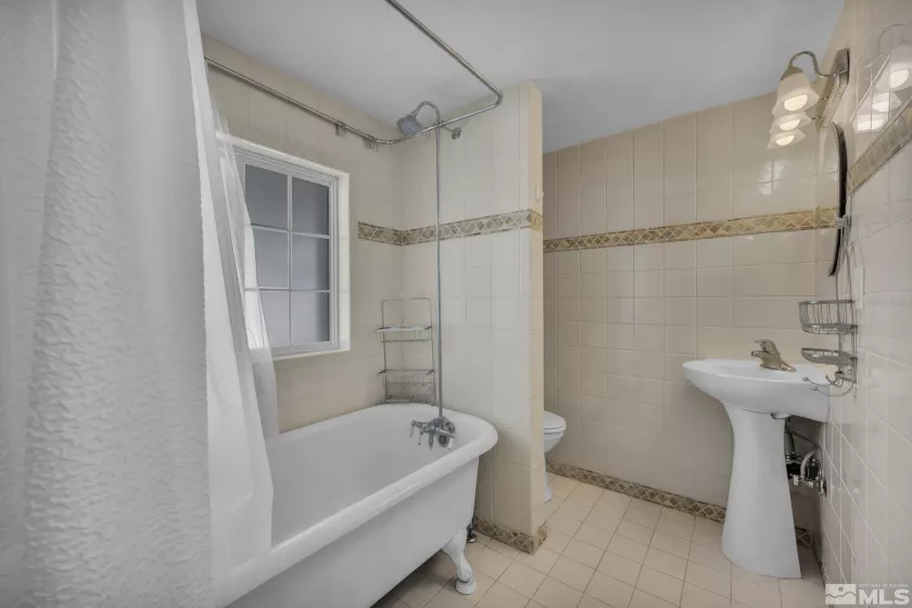 1558 First, Minden, Nevada 89423, 3 Bedrooms Bedrooms, ,3 BathroomsBathrooms,Residential,Residential,First,250006176