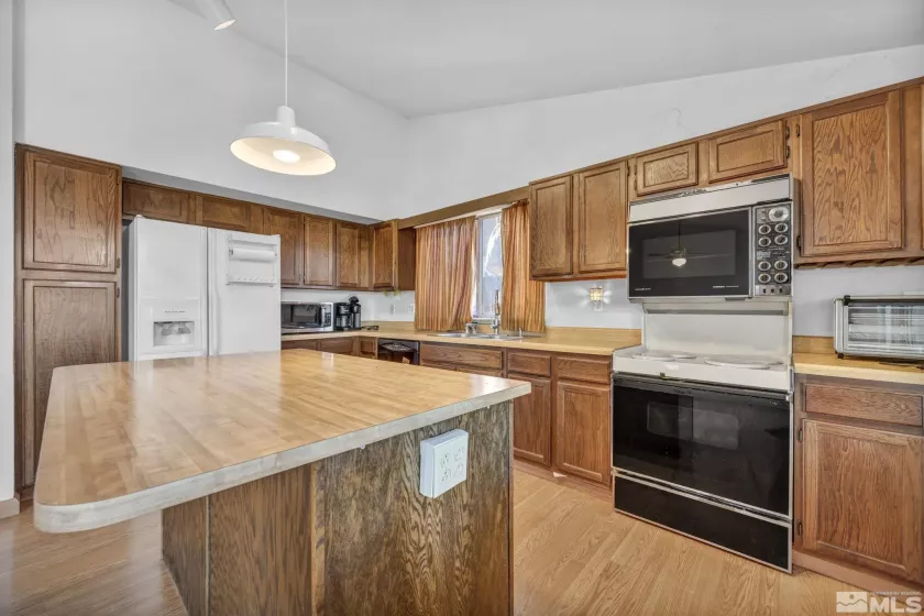 3846 Belvedere, Reno, Nevada 89503, 3 Bedrooms Bedrooms, ,2 BathroomsBathrooms,Residential,Residential,Belvedere,250006181