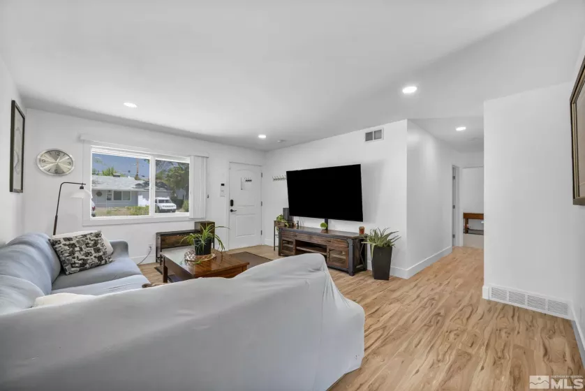 1185 Plymouth, Sparks, Nevada 89436, 3 Bedrooms Bedrooms, ,1 BathroomBathrooms,Residential,Residential,Plymouth,250006187