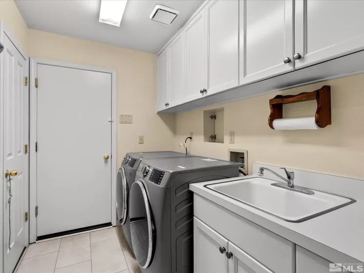 6190 Carriage House, Reno, Nevada 89519, 3 Bedrooms Bedrooms, ,4 BathroomsBathrooms,Residential,Residential,Carriage House,250005989