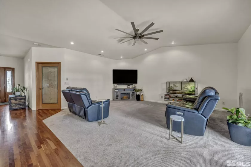 421 Silver Star, Yerington, Nevada 89447, 4 Bedrooms Bedrooms, ,3 BathroomsBathrooms,Residential,Residential,Silver Star,250001894