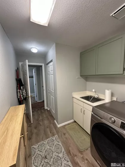 425 Nicole, Sparks, Nevada 89436, 3 Bedrooms Bedrooms, ,2 BathroomsBathrooms,Residential,Residential,Nicole,250006190