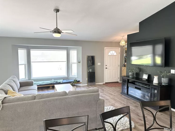 425 Nicole, Sparks, Nevada 89436, 3 Bedrooms Bedrooms, ,2 BathroomsBathrooms,Residential,Residential,Nicole,250006190