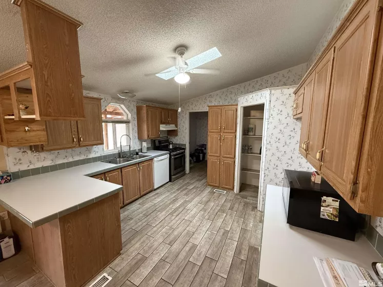 7751 Lytton, Reno, Nevada 89506, 6 Bedrooms Bedrooms, ,3 BathroomsBathrooms,Residential,Residential,Lytton,250005020