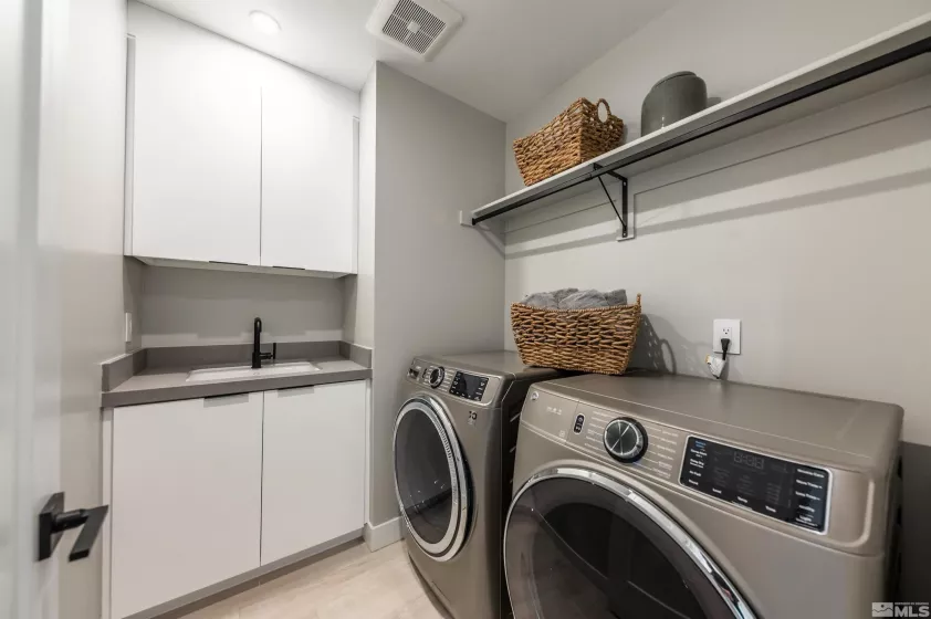 77 Caballada, Reno, Nevada 89511, 2 Bedrooms Bedrooms, ,3 BathroomsBathrooms,Residential,Residential,Caballada,240011017