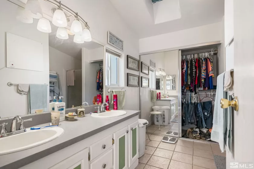 19 Marina, Dayton, Nevada 89403, 4 Bedrooms Bedrooms, ,5 BathroomsBathrooms,Residential,Residential,Marina,240013521
