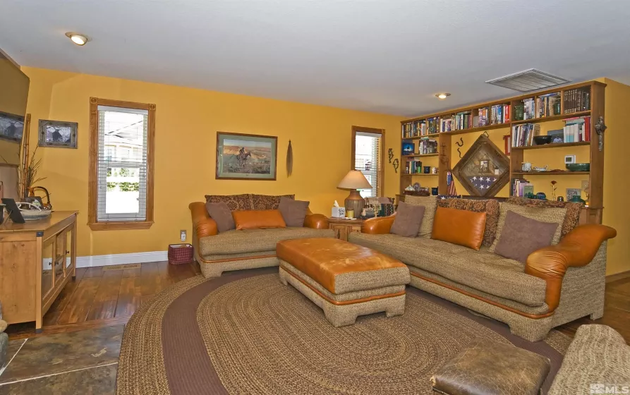 25 Martell, Sparks, Nevada 89441, 4 Bedrooms Bedrooms, ,3 BathroomsBathrooms,Residential,Residential,Martell,250006205