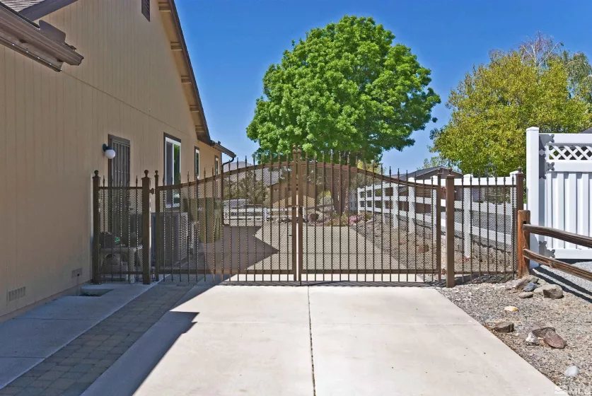 25 Martell, Sparks, Nevada 89441, 4 Bedrooms Bedrooms, ,3 BathroomsBathrooms,Residential,Residential,Martell,250006205