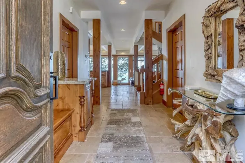 Entry/Foyer