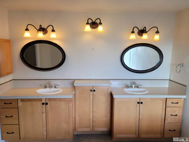 1297 Deerlodge, Reno, Nevada 89508, 5 Bedrooms Bedrooms, ,4 BathroomsBathrooms,Residential,Residential,Deerlodge,220016781