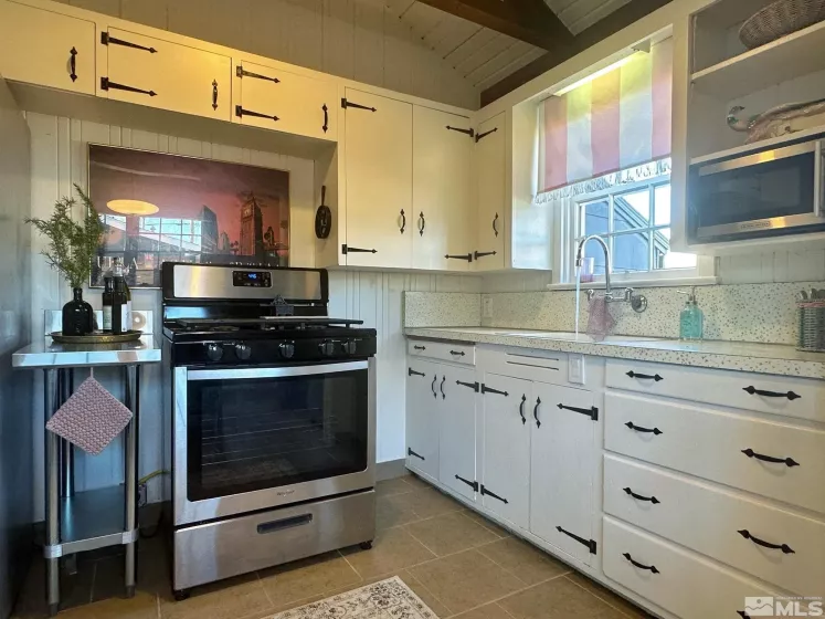 518 Taylor, Reno, Nevada 89502, 2 Bedrooms Bedrooms, ,2 BathroomsBathrooms,Residential,Residential,Taylor,250006206