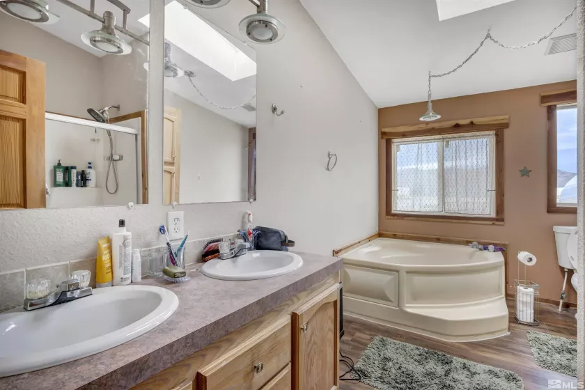 5100 Grey Van, Reno, Nevada 89510, 3 Bedrooms Bedrooms, ,2 BathroomsBathrooms,Residential,Residential,Grey Van,240007566