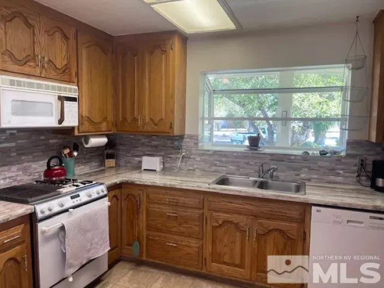772 Scout, Gardnerville, Nevada 89410, 3 Bedrooms Bedrooms, ,3 BathroomsBathrooms,Residential,Residential,Scout,240011286