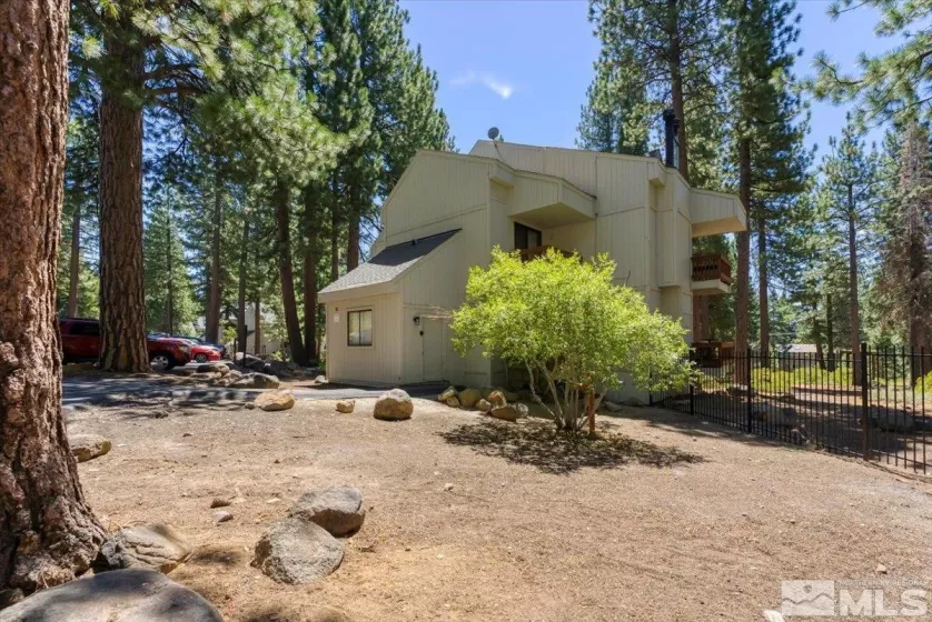 807 Alder, Incline Village, Nevada 89451, 2 Bedrooms Bedrooms, ,2 BathroomsBathrooms,Residential,Residential,Alder,240010382