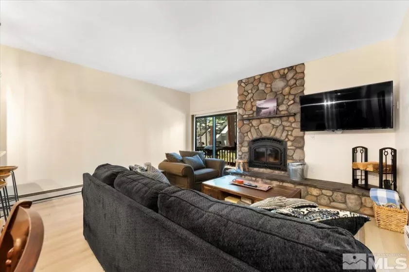 807 Alder, Incline Village, Nevada 89451, 2 Bedrooms Bedrooms, ,2 BathroomsBathrooms,Residential,Residential,Alder,240010382