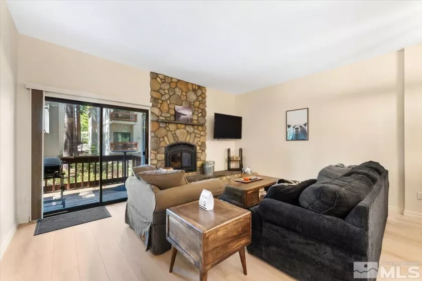 807 Alder, Incline Village, Nevada 89451, 2 Bedrooms Bedrooms, ,2 BathroomsBathrooms,Residential,Residential,Alder,240010382