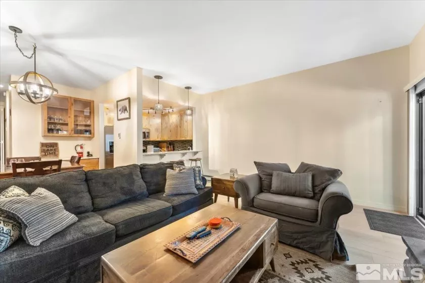 807 Alder, Incline Village, Nevada 89451, 2 Bedrooms Bedrooms, ,2 BathroomsBathrooms,Residential,Residential,Alder,240010382