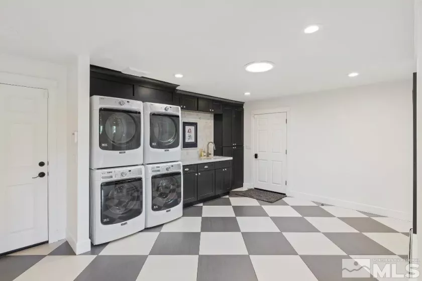 1965 Palmira, Reno, Nevada 89511, 4 Bedrooms Bedrooms, ,3 BathroomsBathrooms,Residential,Residential,Palmira,250002967