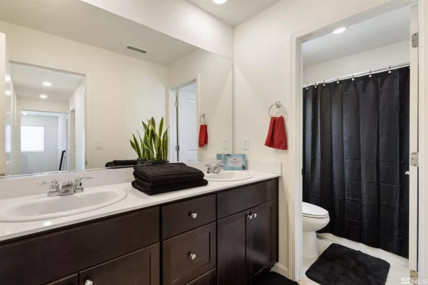 8982 Sagemoor, Reno, Nevada 89506, 3 Bedrooms Bedrooms, ,3 BathroomsBathrooms,Residential,Residential,Sagemoor,250002789