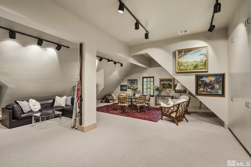 6025 Lake Geneva, Reno, Nevada 89511, 6 Bedrooms Bedrooms, ,6 BathroomsBathrooms,Residential,Residential,Lake Geneva,250003468
